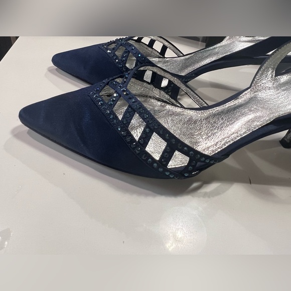Adrianna Papell beautiful blue navy heels. - Picture 3 of 6
